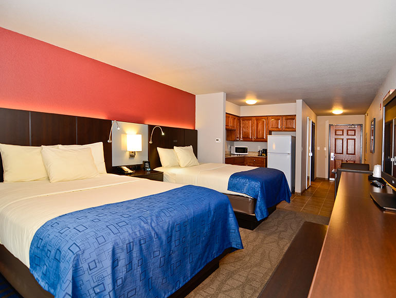 Two Queen Studio – Kitchenette